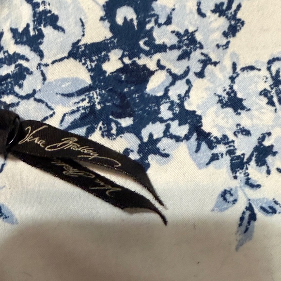 Vera Bradley Floral Women's Zip-Around Wallet - Picture 2 of 3